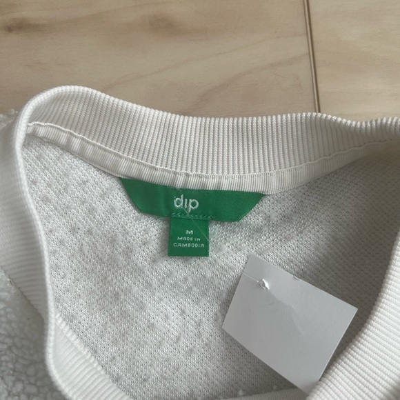 White fuzzy crop sweatshirt - Picture 3 of 3